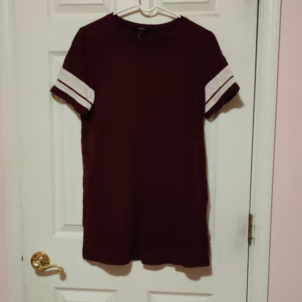 Maroon sporty tee